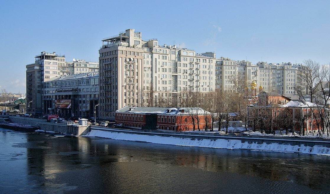 Дома на набережной москва