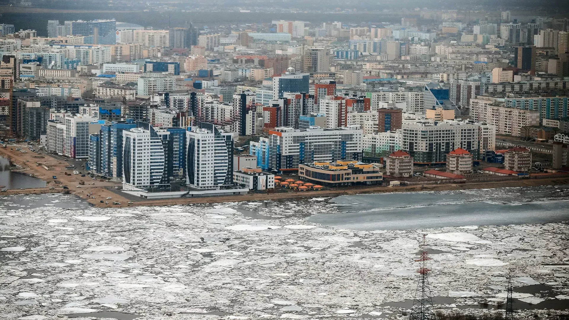 Ледоход якутск 2024 когда. Ледоход Якутск 2023. Столица Якутии Саха. Ледоход Якутск. Якутск фото.