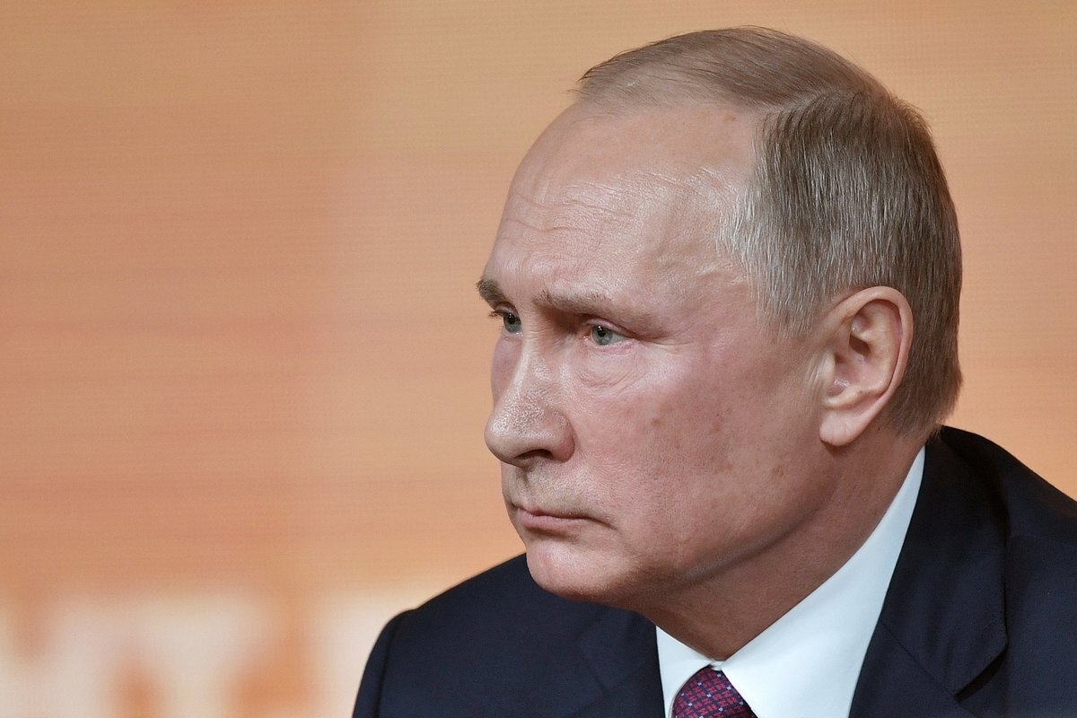 Фото путина с боку
