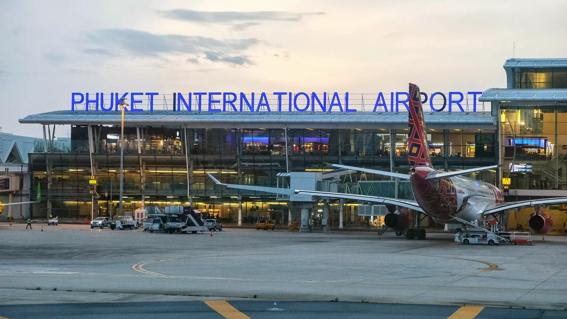 Phuket airport. Международный аэропорт Пхукет. Аэропорт Нюрнберг. Аэропорт Тайланда фото.