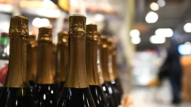 Эксперт рассказала, какое вино, шампанское выбрать на Новый год: Какой алкоголь покупать на новый год?