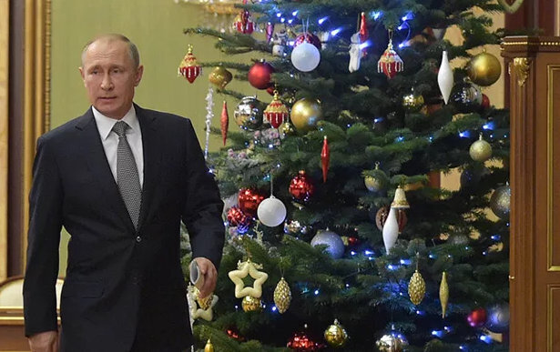 Выплаты к Новому году 2022 по 5000, 10000 и 15000 рублей детям и пенсионерам в декабре: сделал ли Путин подарок на Новый 2022 год? Последние новости