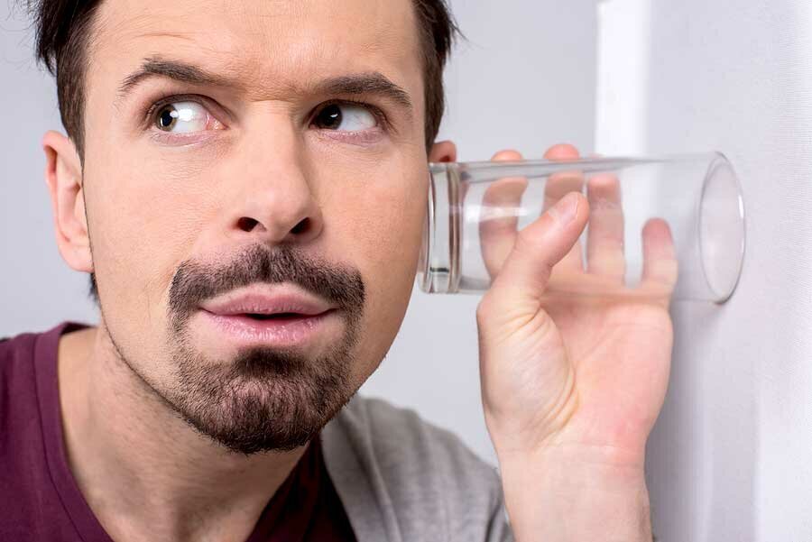 Шумные соседи-мигранты и культурные различия довели упрямого гражданина до нервного срыва