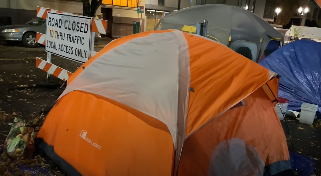 Живу в США 7 лет, работаю учителем русского языка. Думаем