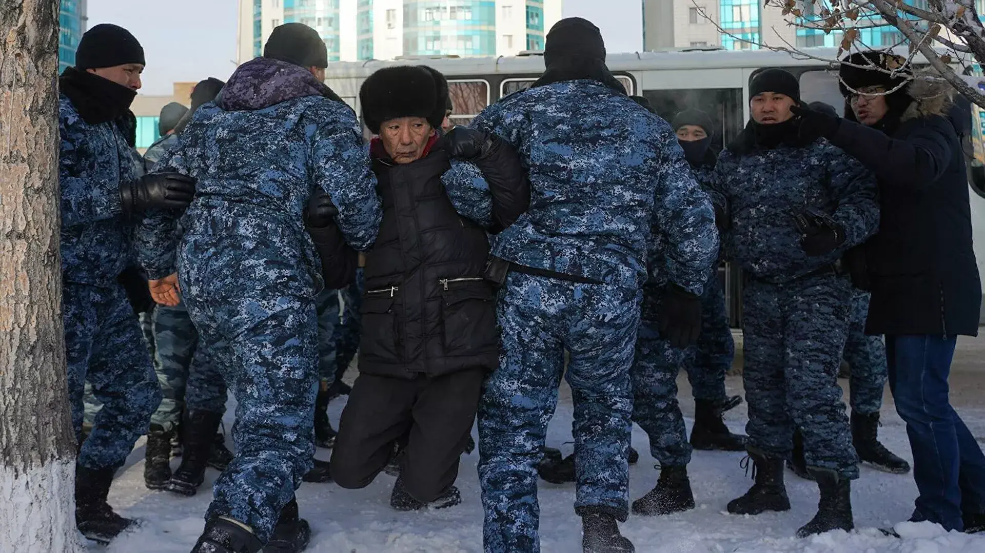 Ситуация в казахстане сегодня последние новости. Задержания в Казахстане. Казахстан протесты задержания. Задержания на митинге в Казахстане 2022. Силовики Казахстана.