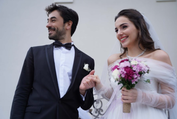 Турецкий сериал «Сердечная рана Kalp Yarası» 27 серия