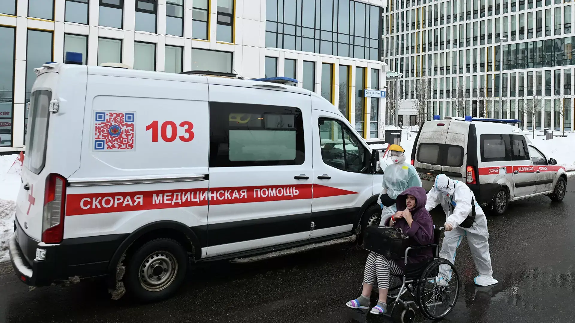 В половине случаев. Госпитализация в больницу. Медики машины. Больницы мира.