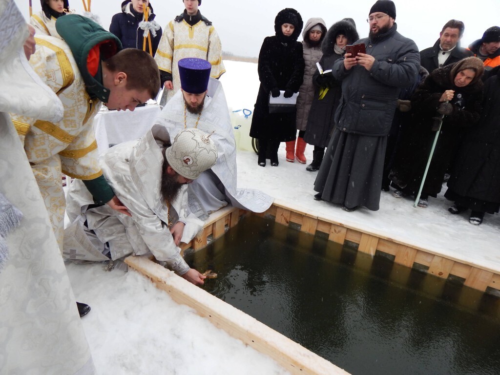 19 января 2019 года. Крещение Господне. Крещение прорубь. Крещение 19 января. Купели в Москве на крещение 2022.