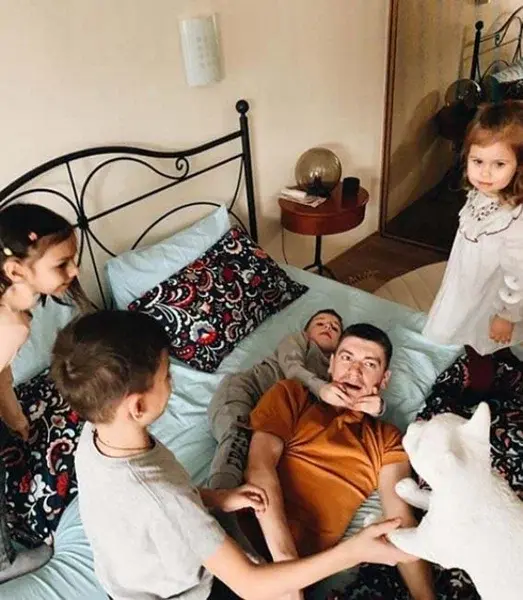 Родители гудкова. Жена гудкова 2022. Родители гудкова. Родители гудкова. Родители гудкова.