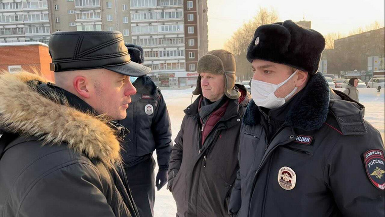 Новости екатеринбурга задержали. Пикет полиции. Протесты в Екатеринбурге полиция. Задержание в Екатеринбурге.