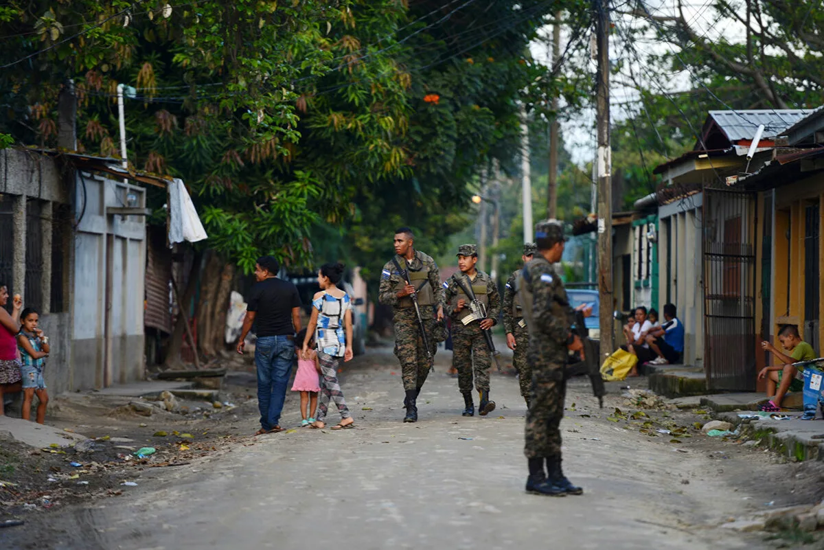 какой опасный город в мире. сан-педро-сула гондурас. рио де жанейро опасный город. сомали самый опасный город. какой опасный город в мире.