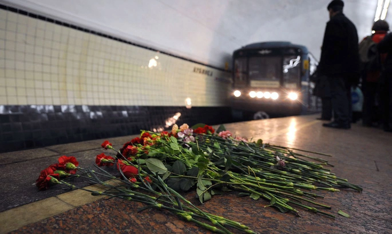 Сегодняшние новости о теракте в москве. Теракт Лубянка парк культуры. Теракт в метро 2010 Лубянка.