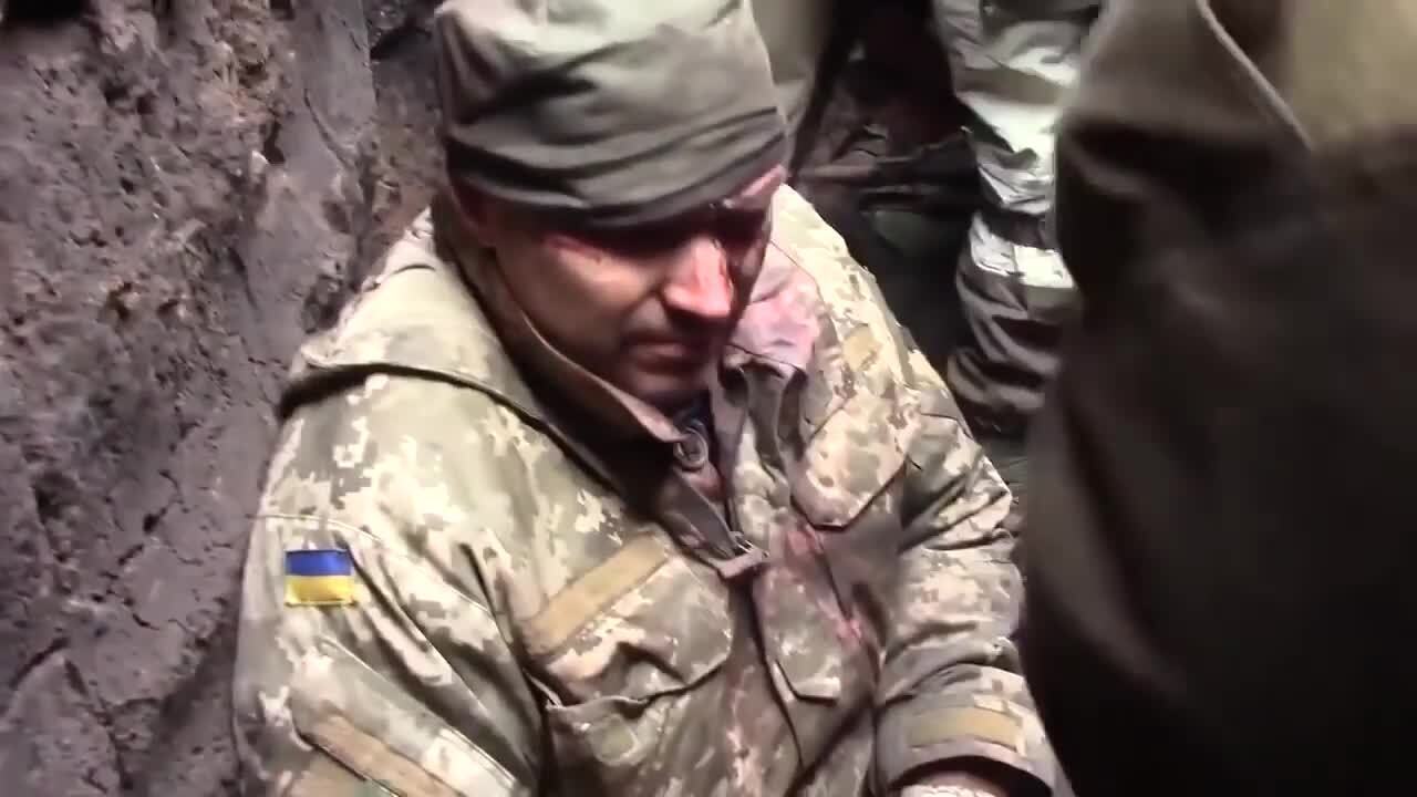 Видео расстрела украинцев. Пленные украинские боевики ВСУ.
