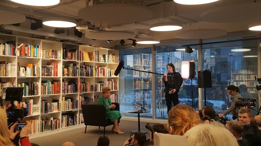 Как сейчас живет Наина Ельцина – женщина, ставшая первой «первой леди» России?