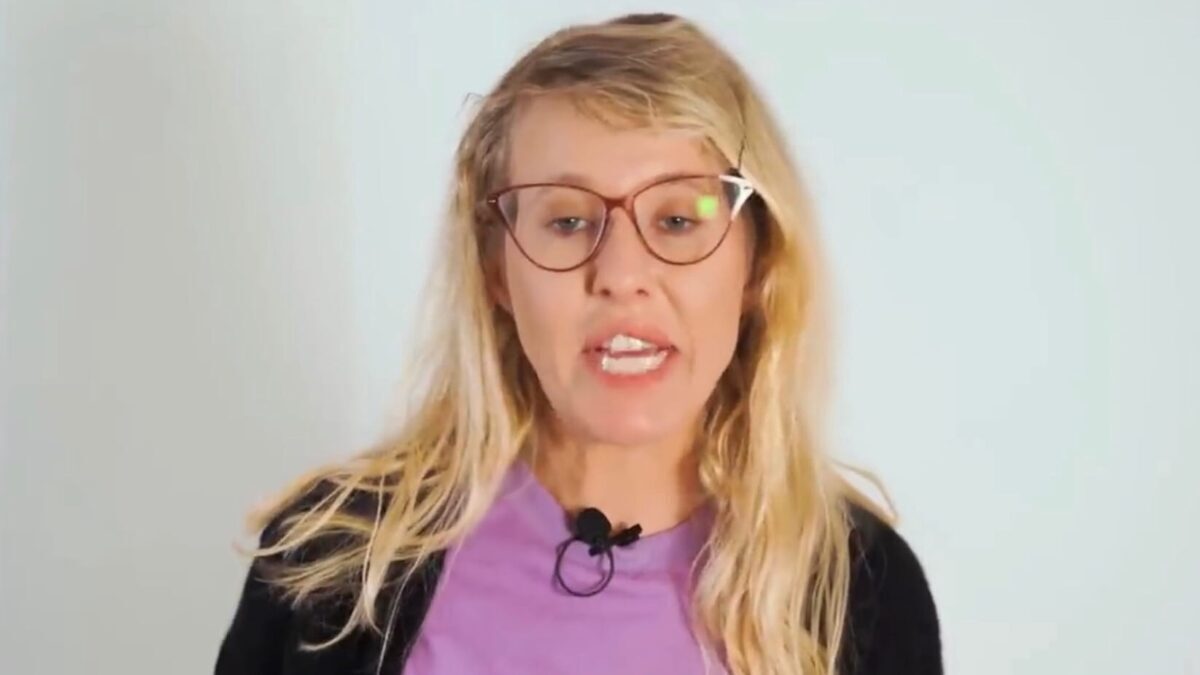 С поджатым хвостом Ксения Собчак возвращается в Россию и просит денег у россиян, спонсировать её. Поможете или ...пусть остается в Израиле?