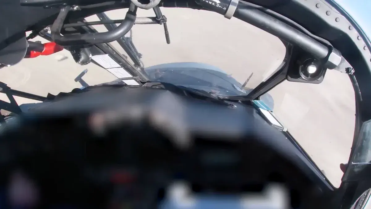 Пилот Ка-52 под обстрелом украинских войск смог мастерски посадить подбитый вертолет