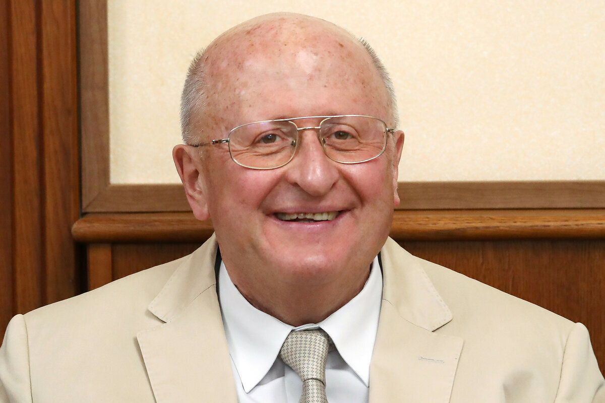 Изуверы тянут руки к детям