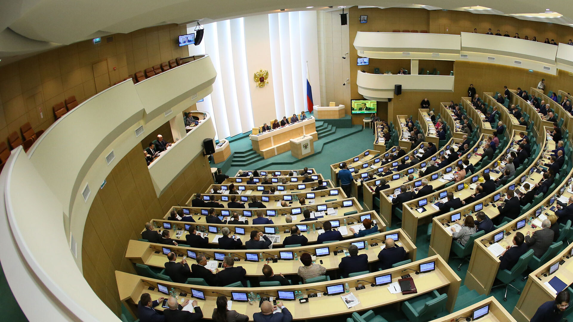 Совет Федерации одобрил закон о параллельном импорте