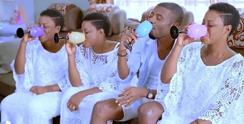 Мужчина планировал жениться на девушке, но пришлось ещё жениться на её сестрах. Своеобразная, но романтическая история и красочное видео со свадьбы.