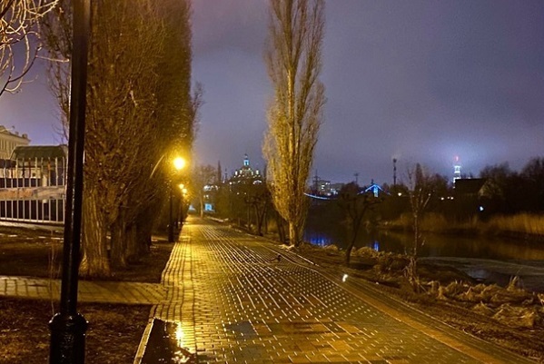 Ночной обзор: гуманитарная помощь Украине, вакцина для ревакцинации подростков, победа "Локомотива".