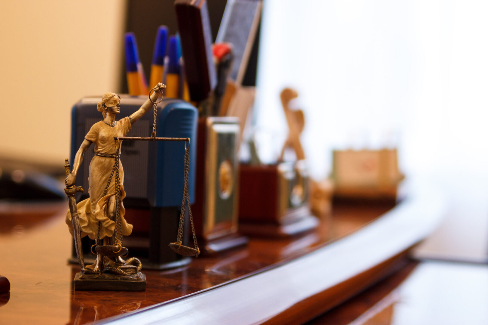 Приставы должны быть бдительными: в РФ придумали новую схему мошенничества с поддельными документами