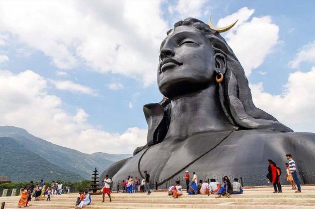 Необычные скульптуры: 5 самых высоких арт-объектов со всего мира