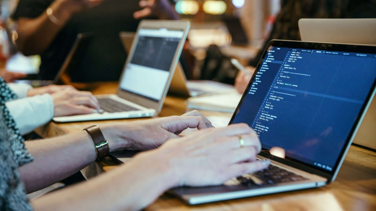 Новая возможность для москвичей -получить специальность совершенно бесплатно , людям после пятидесяти лет