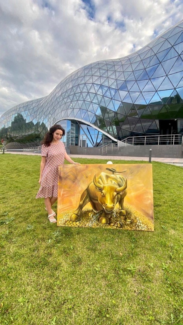 Художники нарисовали золотого быка