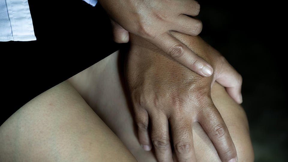 Злоумышленник надругался над девушкой в ресторане фастфуда в Москве