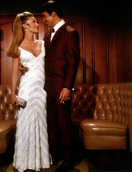 Хотите проверить себя? Тест: На сколько хорошо вы знаете сюжет романа «Долина кукол» Жаклин Сьюзан?