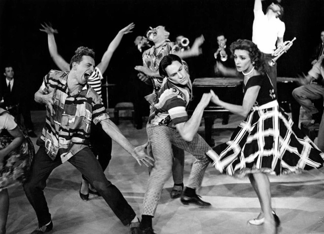 Хотите проверить себя? Тест: На сколько хорошо вы знаете сюжет романа «Долина кукол» Жаклин Сьюзан?