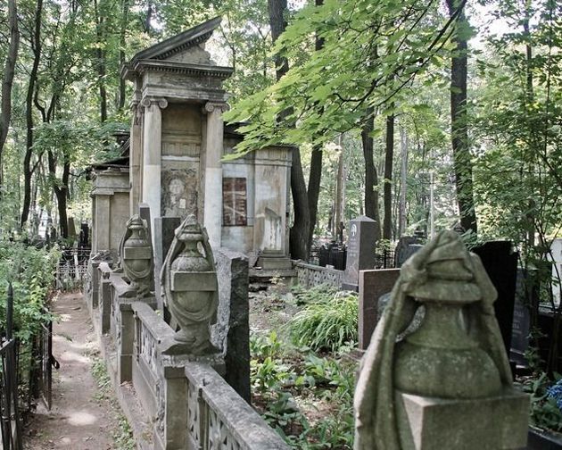 Составлен рейтинг самых популярных у туристов кладбищ Москвы