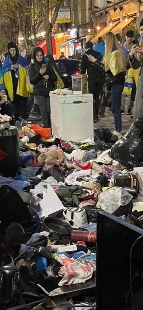 Кадры С Митинга У Российского Посольства В Лондоне