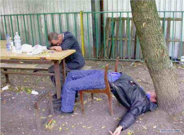 Почему русские пьют так много водки?