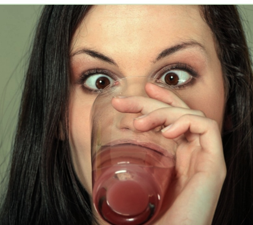 В течение какого времени человек по имени Чарльз Осборн икал без перерыва?