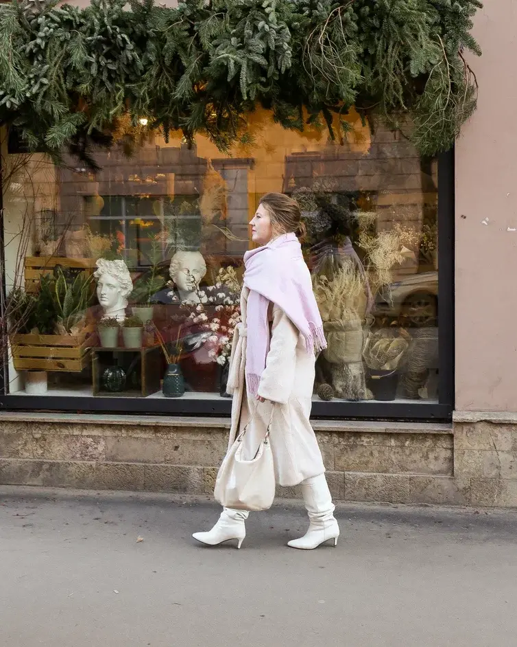 А поговорить? Или береженого Бог бережет…