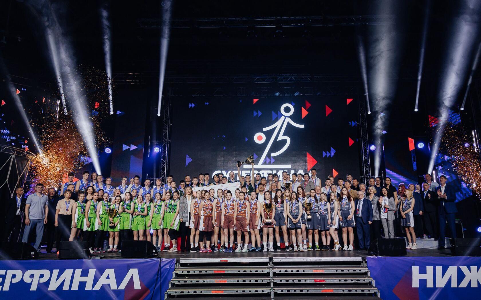 11 апреля, мы встречали своих чемпионок! Прямо с самолета, команда баскетболисток "Приморочка", вместе с тренером Тамарой Михайловной Женжера, 