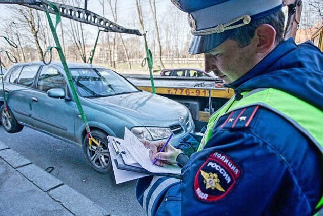 В каких случаях сотрудники ГИБДД не вправе эвакуировать транспортное средство?