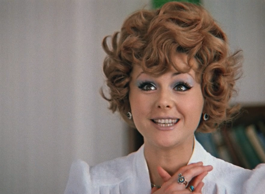 Ах, негодяй! Подлец! Я бросаю мужа, этого святого человека со всеми удобствами, гениального изобретателя… Еду к этому подлецу!.. Вы ещë не знаете