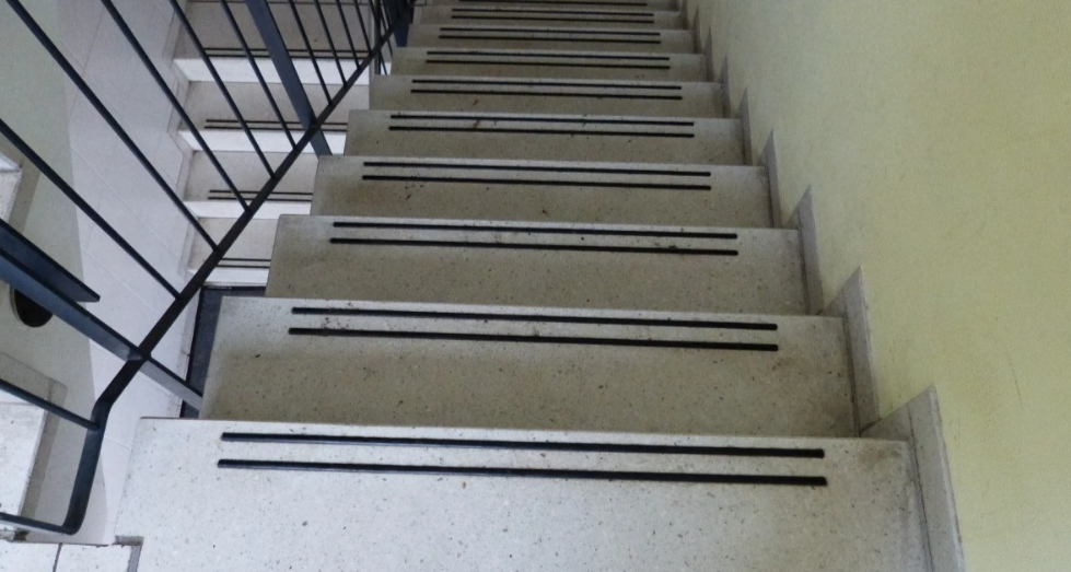 В США внук засунул 82-летнюю бабушку со сломанными костями «живьем» в морозилку