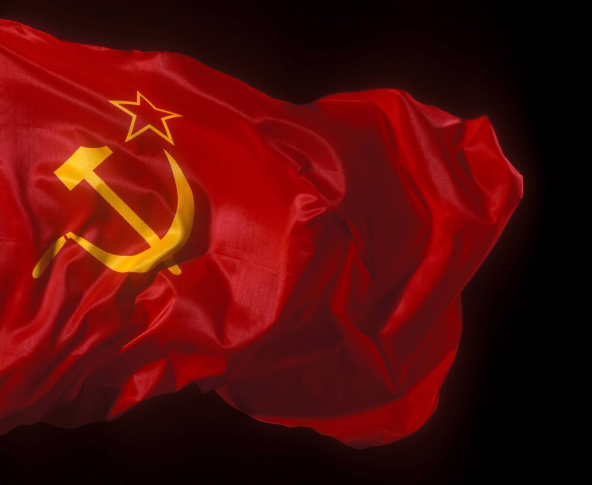 Флаг СССР используют военные РФ | Новости