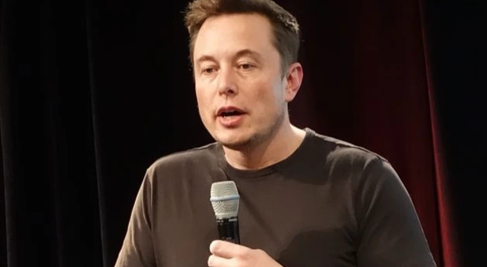 Самый богатый человек мира и лидер в списке Forbes Илон Маск назвал себя бездомным