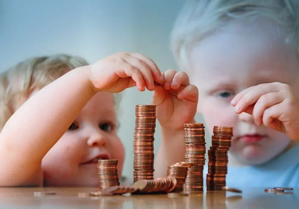 По 16 025 рублей за второго ребенка поступят в апреле 2022. ПФР напомнил о важной выплате: Кто имеет право, оформление заявления, Когда прекратиться?