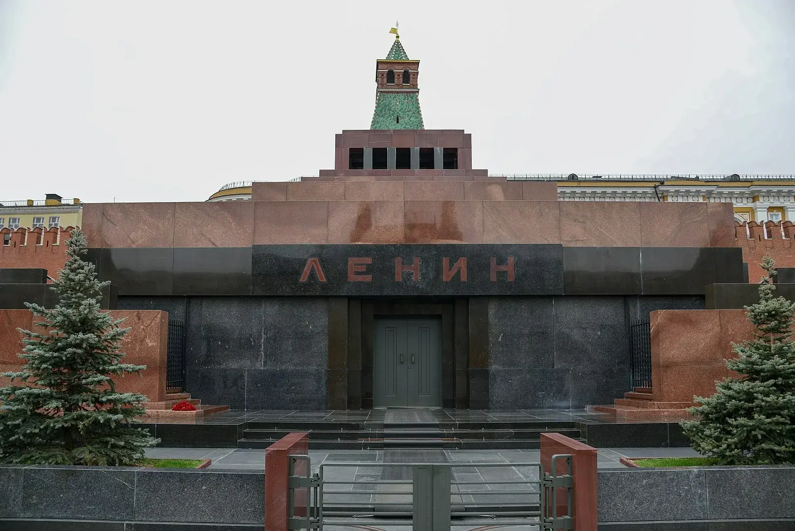 Защитим Ленина!