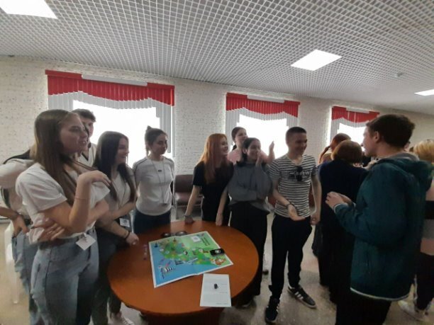 👥Волонтеры играли в настольную игру «Доброе Приморье» 🌳В рамках акции «Весенняя неделя добра», которая проводится в Приморье с 18 по 24 апреля