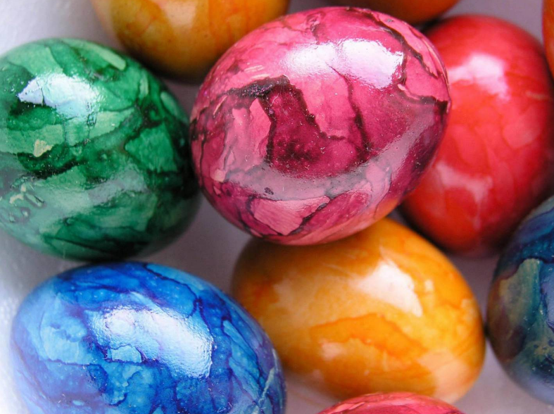 Почему мы красим яйца на Пасху. Традиция красить яйца. Почему именно в красный цвет.