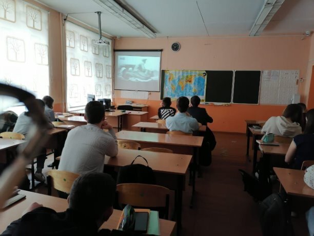 МБОУ СОШ №5 пгт. Сибирцево 19 апреля приняла участие в Дне единых действий. Учащиеся посмотрели фильм "Без срока давности" о геноциде русского, украин