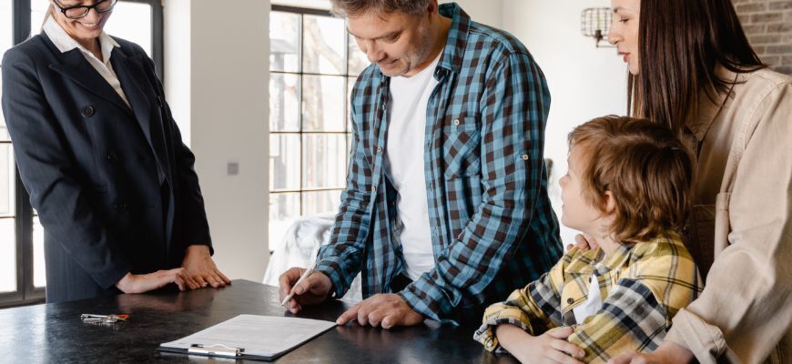 Муж продал квартиру без моего согласия. Как признать недействительной сделку по распоряжению совместно нажитым имуществом?