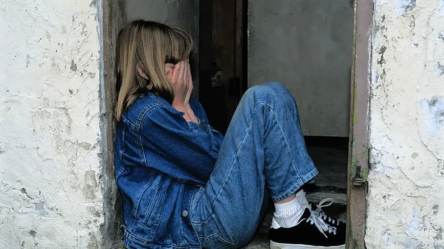 В Подмосковье педофил-охранник неделю насиловал семилетнюю девочку. Первый раз он изнасиловал Ниночку, когда дед ушел за водкой