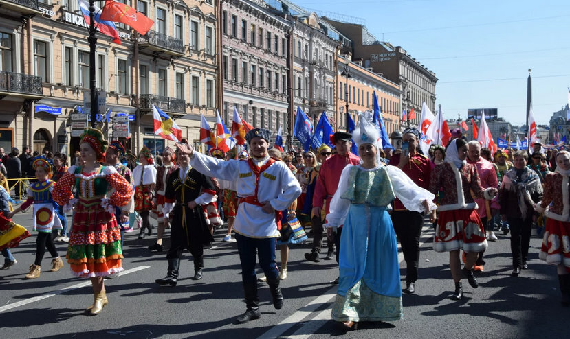 Как отдыхаем в мае 2022: майские выходные с 1 по 10 продлили? Сколько отдыхаем в майские праздники 1 и 9 Мая? Официальные праздничные выходные в РФ